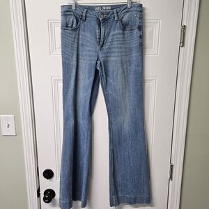 Idyllwind Women's Cloud Walkin' Love Sick Flare Jeans